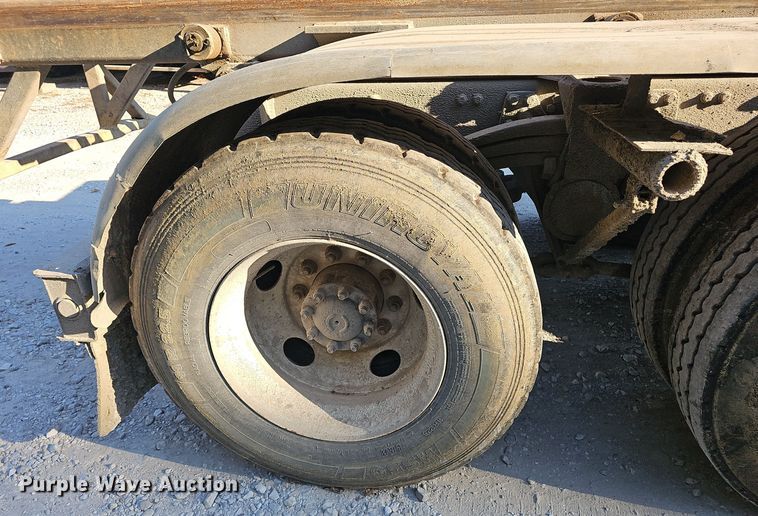 image for item NX9205 1999 Volvo WG roll-off container truck