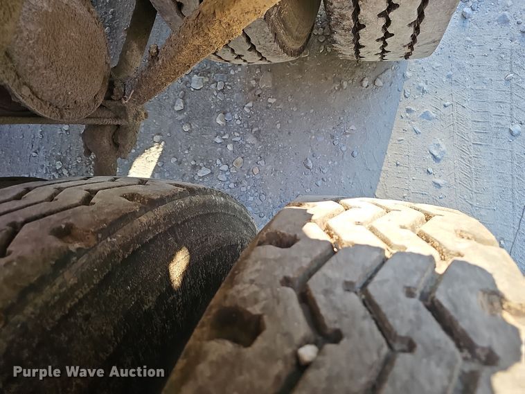 image for item NX9205 1999 Volvo WG roll-off container truck