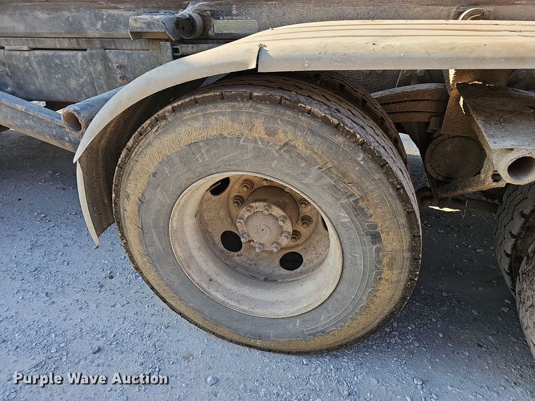 image for item NX9205 1999 Volvo WG roll-off container truck