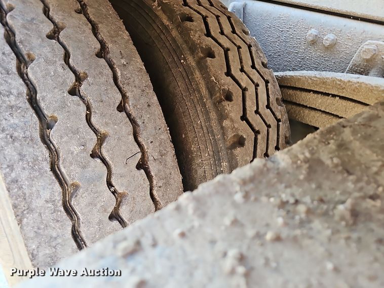 image for item NX9205 1999 Volvo WG roll-off container truck