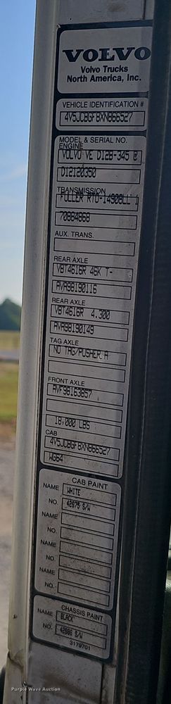 image for item NX9205 1999 Volvo WG roll-off container truck