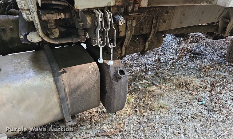 image for item NX9209 2011 Freightliner M2 refuse truck