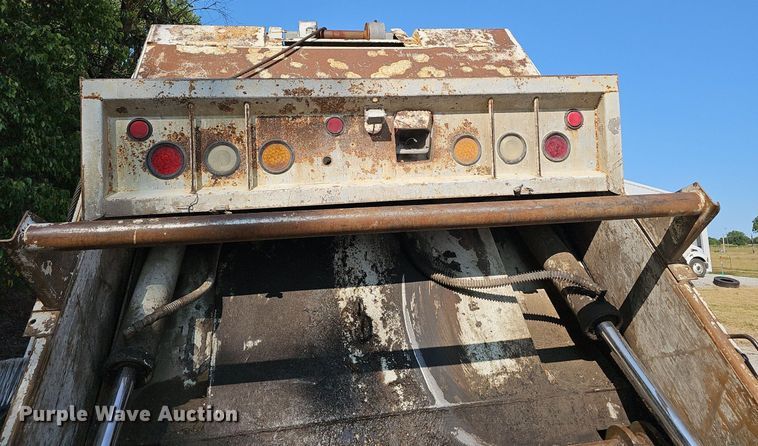 image for item NX9209 2011 Freightliner M2 refuse truck