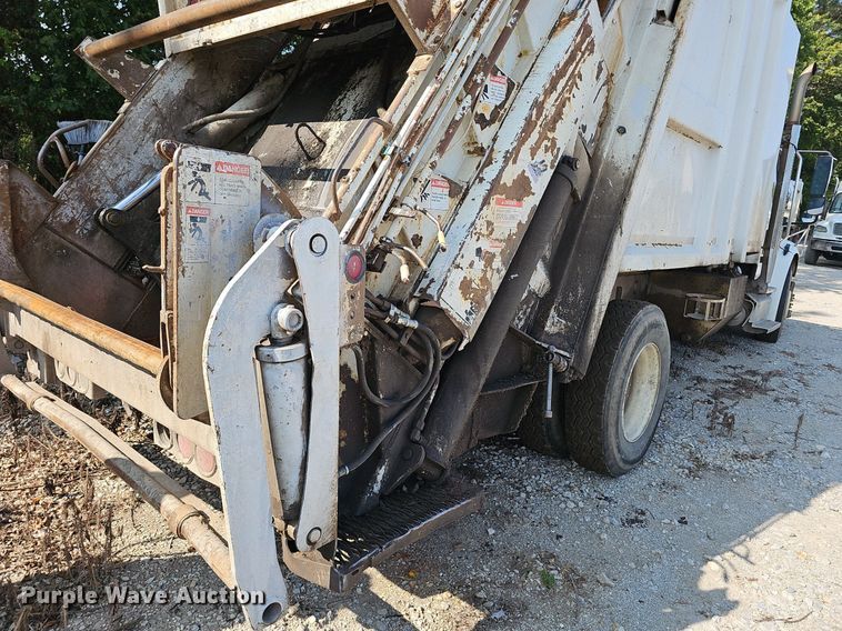 image for item NX9209 2011 Freightliner M2 refuse truck