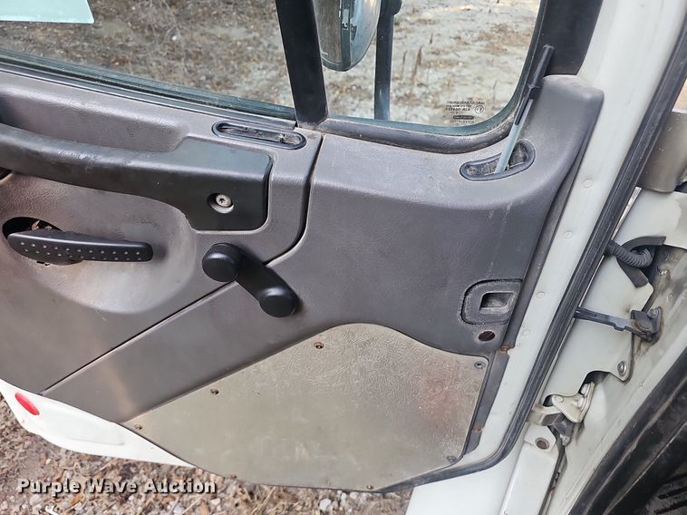 image for item NX9209 2011 Freightliner M2 refuse truck