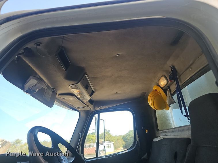 image for item NX9209 2011 Freightliner M2 refuse truck