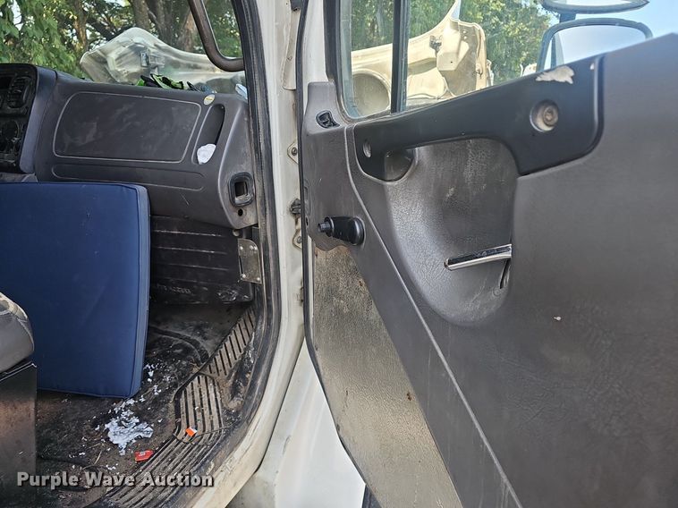 image for item NX9209 2011 Freightliner M2 refuse truck