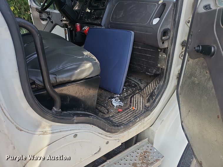 image for item NX9209 2011 Freightliner M2 refuse truck