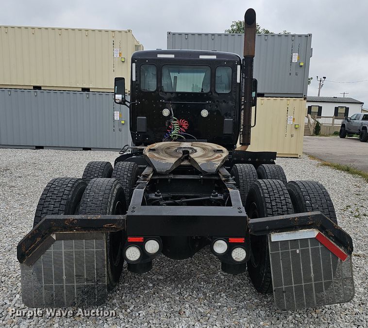 image for item NX9265 2015 Peterbilt  579 semi truck