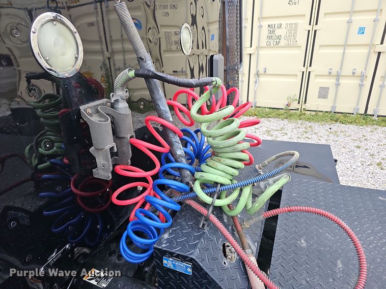 image for item NX9265 2015 Peterbilt  579 semi truck