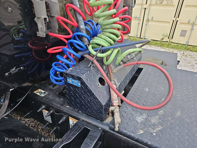 image for item NX9265 2015 Peterbilt  579 semi truck