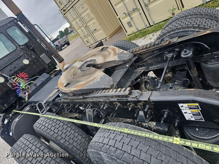 image for item NX9265 2015 Peterbilt  579 semi truck