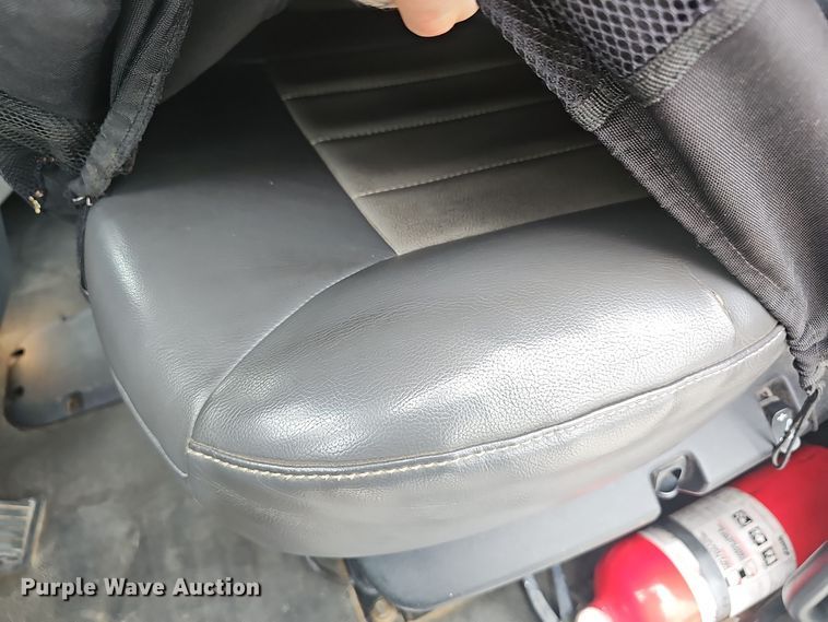 image for item NX9265 2015 Peterbilt  579 semi truck