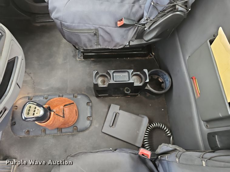 image for item NX9265 2015 Peterbilt  579 semi truck