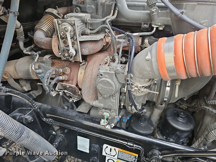 image for item NX9265 2015 Peterbilt  579 semi truck