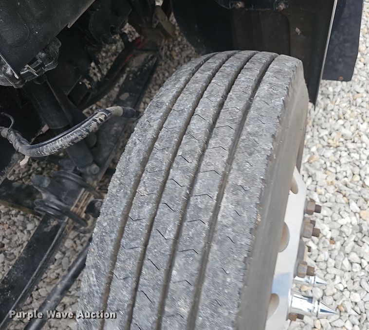 image for item NX9265 2015 Peterbilt  579 semi truck