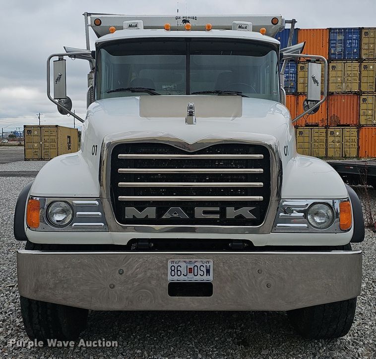image for item NX9266 2003 Mack CV713 dump truck
