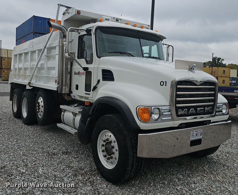 image for item NX9266 2003 Mack CV713 dump truck