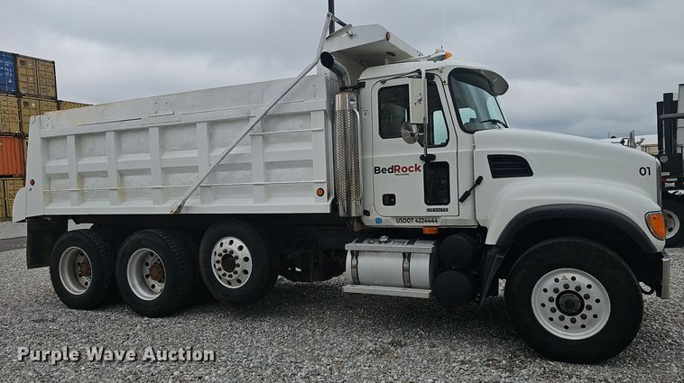 image for item NX9266 2003 Mack CV713 dump truck