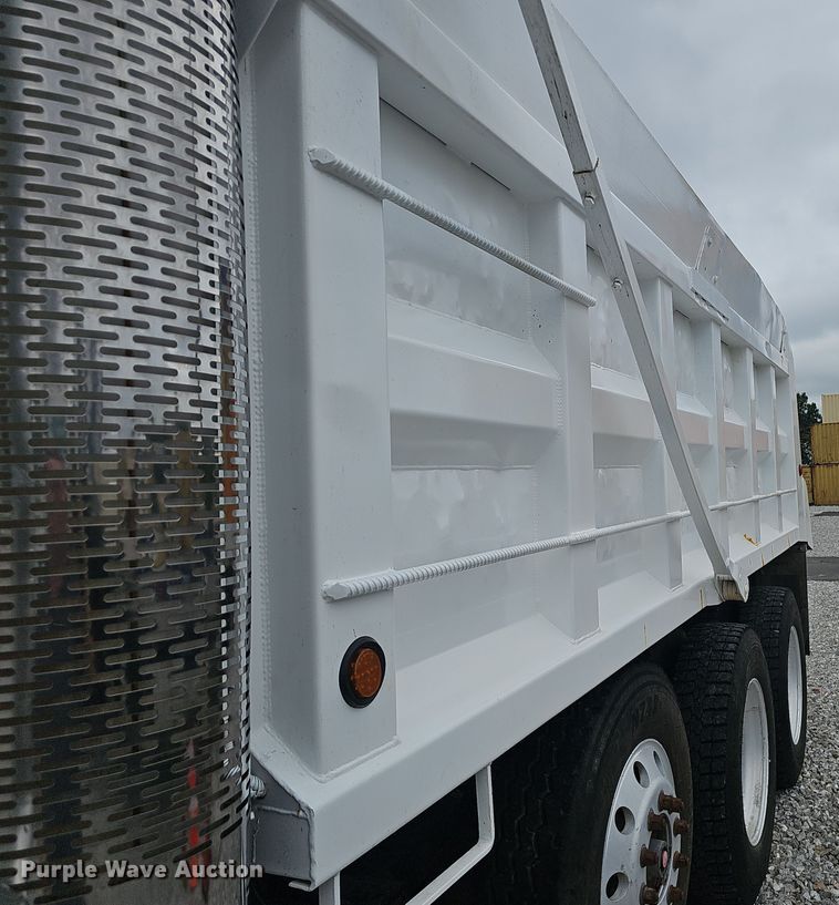 image for item NX9266 2003 Mack CV713 dump truck