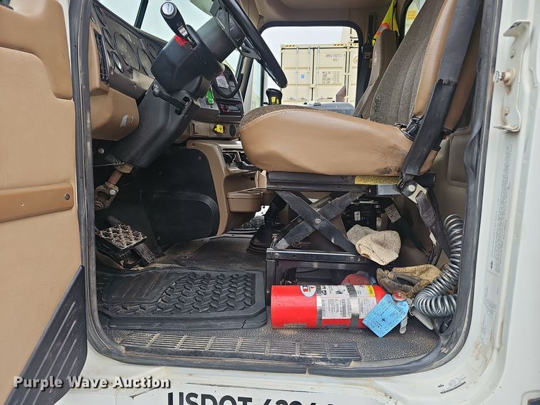 image for item NX9266 2003 Mack CV713 dump truck