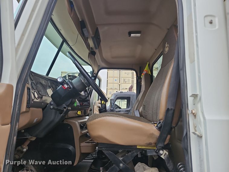 image for item NX9266 2003 Mack CV713 dump truck