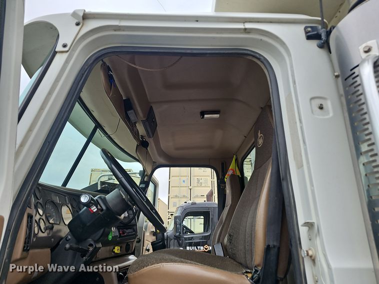 image for item NX9266 2003 Mack CV713 dump truck