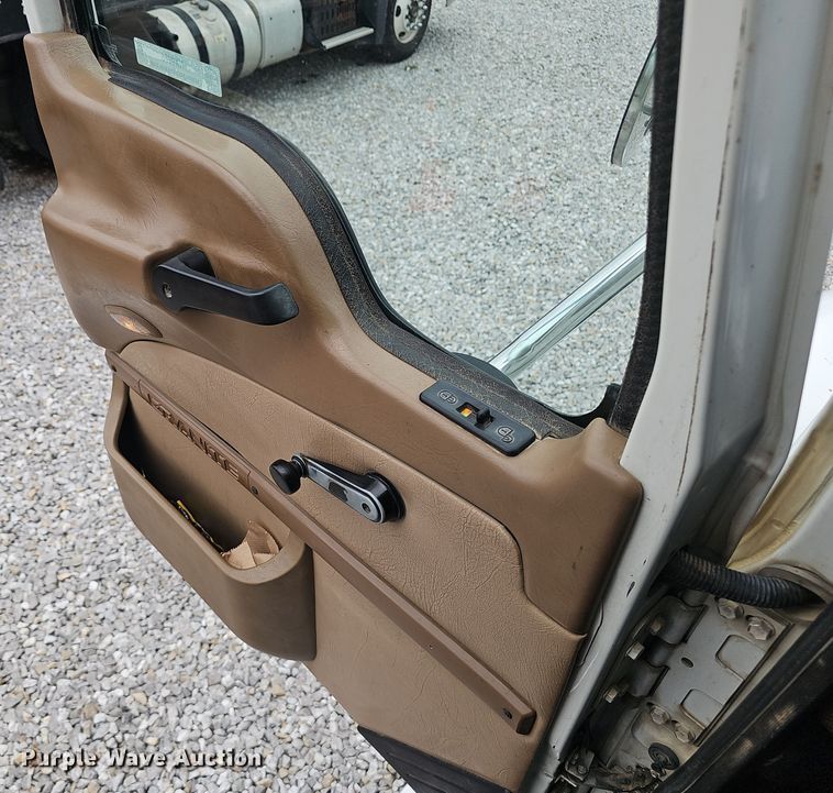 image for item NX9266 2003 Mack CV713 dump truck