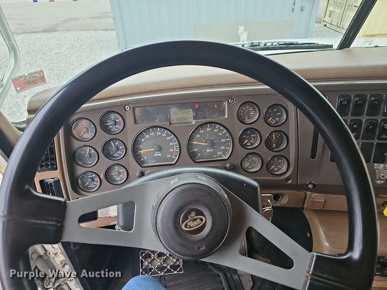 image for item NX9266 2003 Mack CV713 dump truck