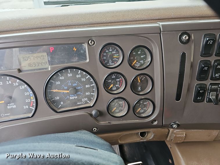 image for item NX9266 2003 Mack CV713 dump truck