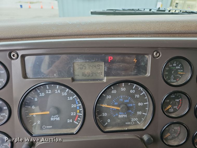 image for item NX9266 2003 Mack CV713 dump truck