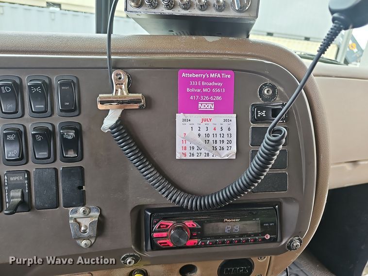 image for item NX9266 2003 Mack CV713 dump truck