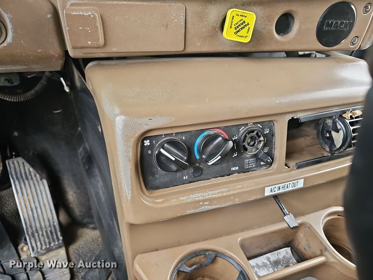 image for item NX9266 2003 Mack CV713 dump truck