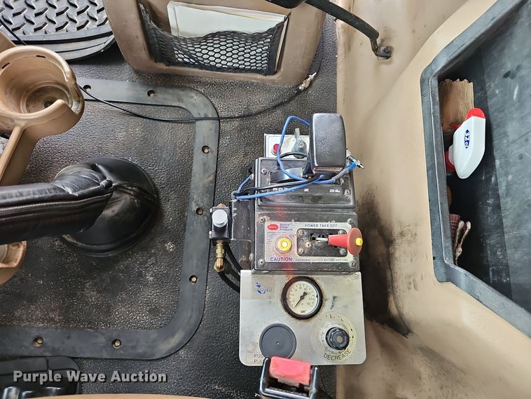 image for item NX9266 2003 Mack CV713 dump truck