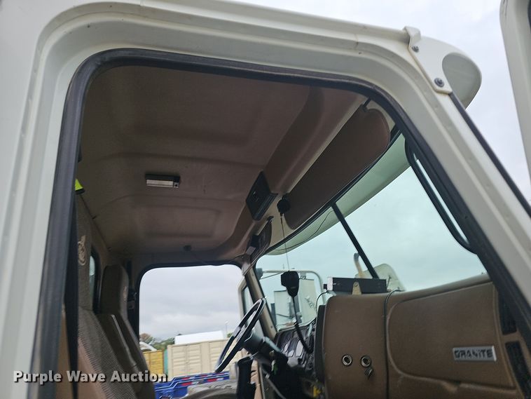 image for item NX9266 2003 Mack CV713 dump truck