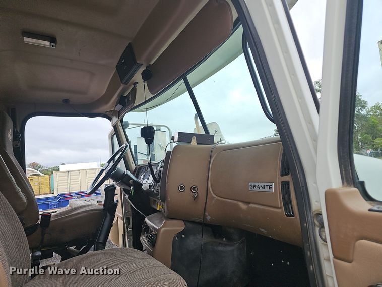 image for item NX9266 2003 Mack CV713 dump truck