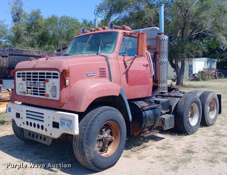 image for item NY9522 1975 GMC Renango semi truck