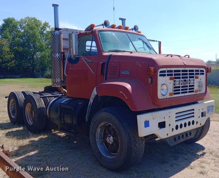 image for item NY9522 1975 GMC Renango semi truck