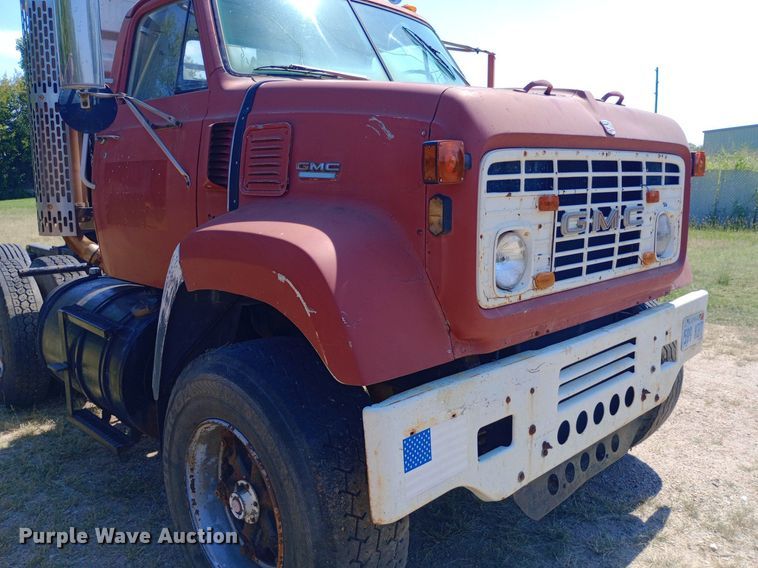 image for item NY9522 1975 GMC Renango semi truck