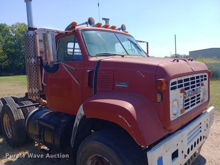 image for item NY9522 1975 GMC Renango semi truck