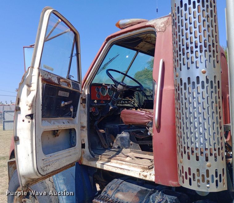 image for item NY9522 1975 GMC Renango semi truck