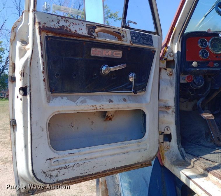 image for item NY9522 1975 GMC Renango semi truck