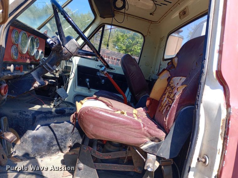 image for item NY9522 1975 GMC Renango semi truck