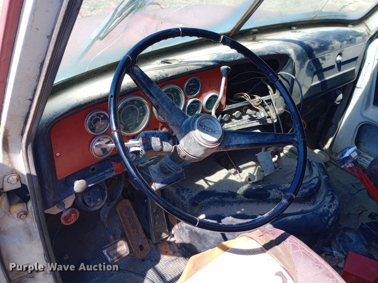 image for item NY9522 1975 GMC Renango semi truck