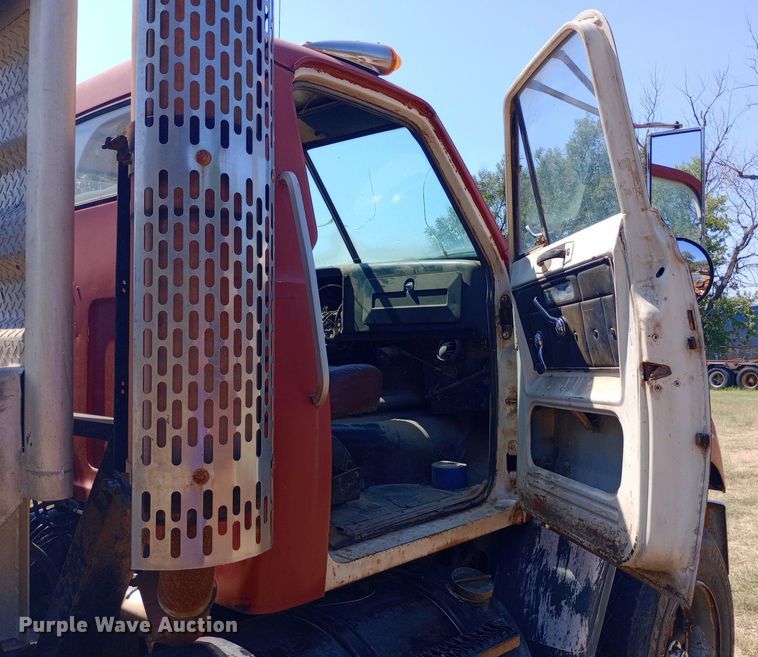 image for item NY9522 1975 GMC Renango semi truck