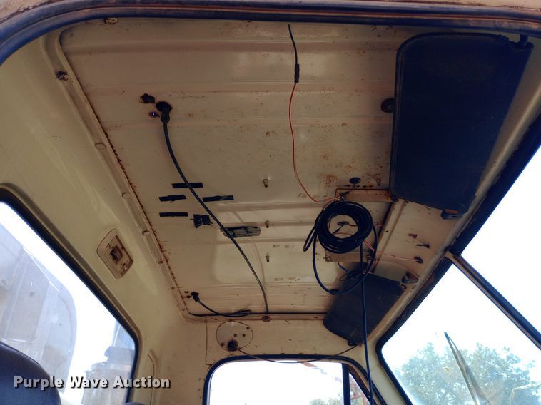 image for item NY9522 1975 GMC Renango semi truck