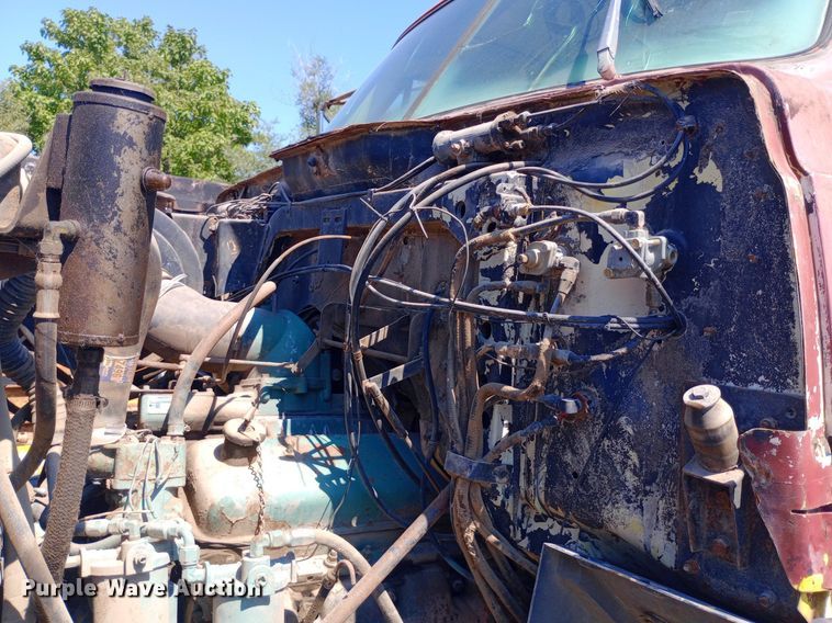 image for item NY9522 1975 GMC Renango semi truck