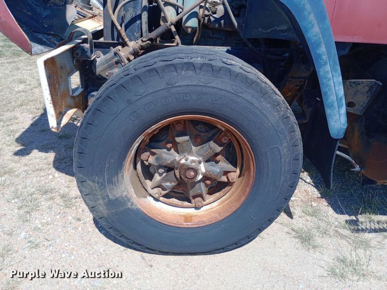 image for item NY9522 1975 GMC Renango semi truck