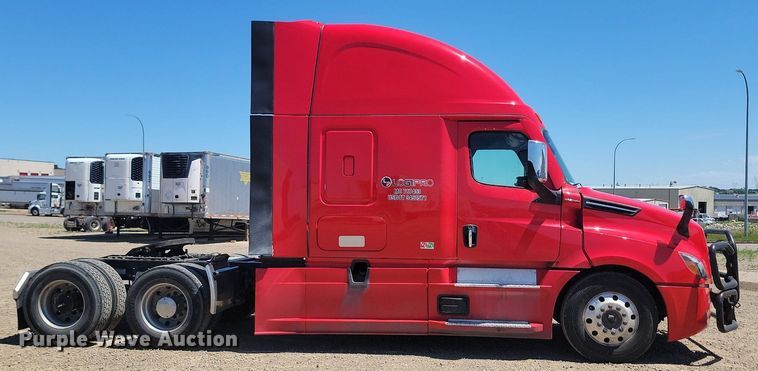 image for item OD9565 2022 Freightliner  Cascadia  semi truck