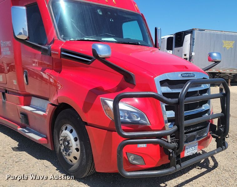 image for item OD9565 2022 Freightliner  Cascadia  semi truck